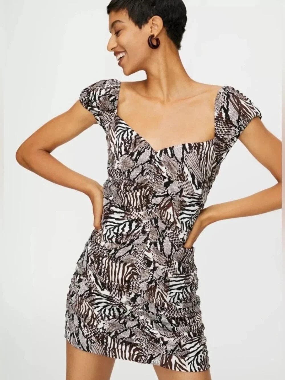 Wilfred Aritzia Veda ruched v-neck animal printed mini dress